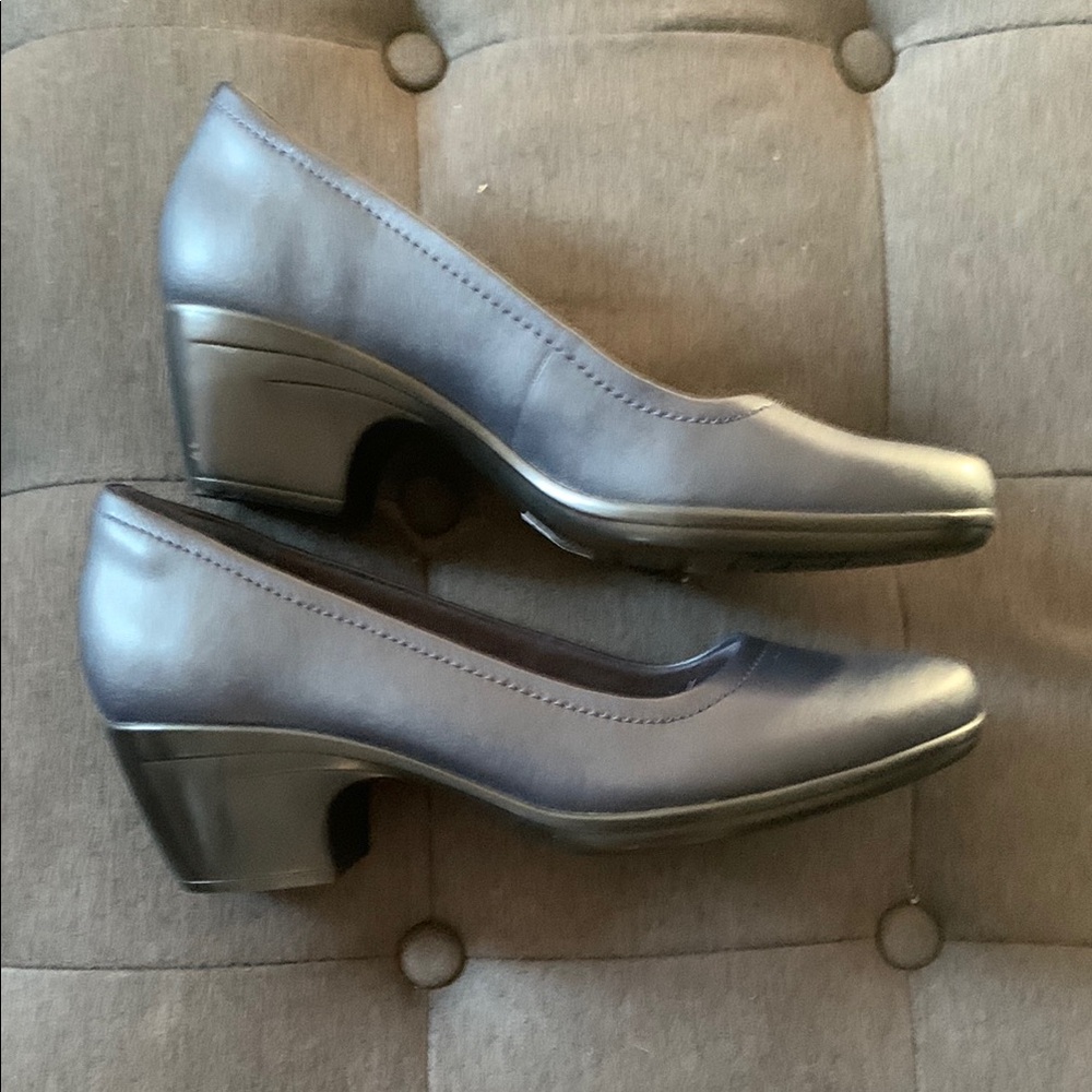 Clarks Size 11 Navy Blue Heels